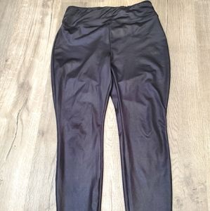 ♡ FAUX LEATHER LEGGINGS ♡